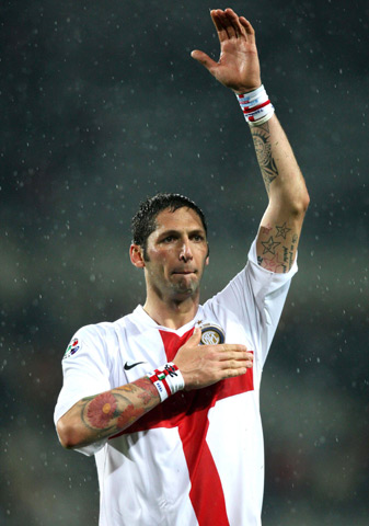 表现拉跨！加兰半场三分10中0，仅有一个运动战进球（状态低迷！加兰半场三分10投0中，仅一次运动战命中）