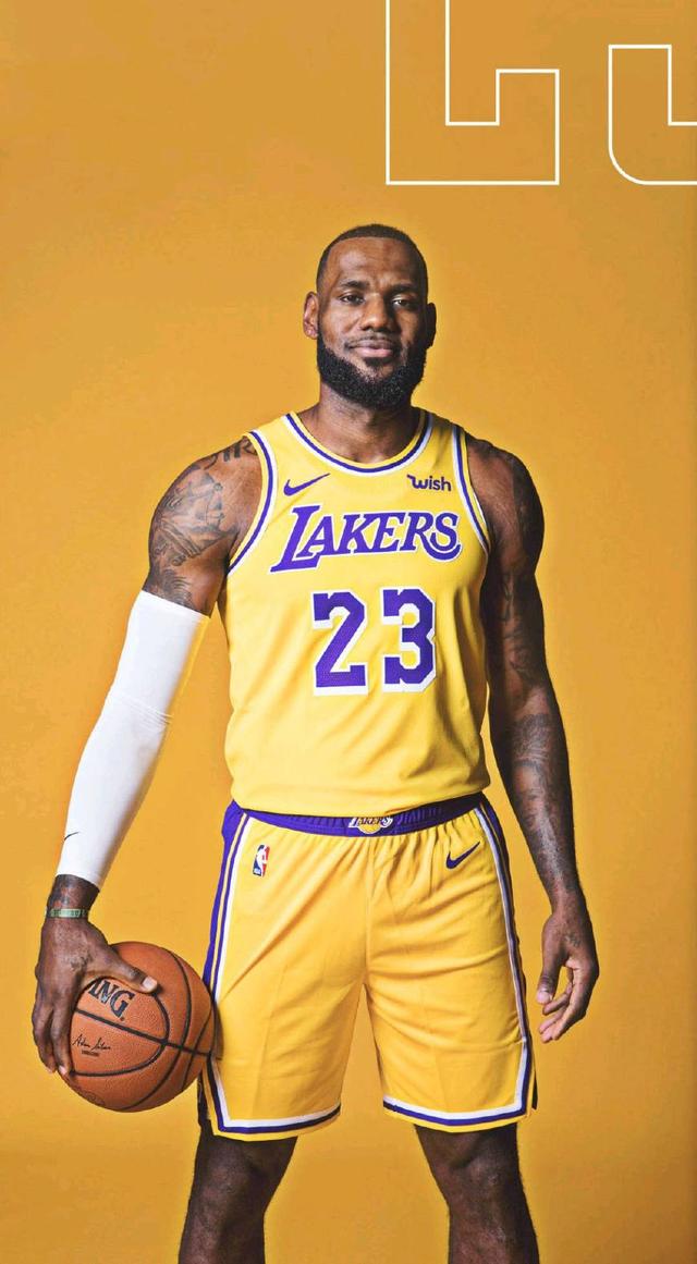 上海队成功完成了新赛季的定妆照，但他们在新赛季真能爆发吗？（上海队定妆照出炉，新赛季能否迎来真正的爆发？）