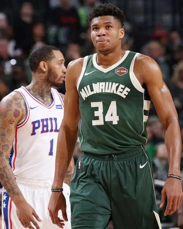 米兰客战都灵首发：莫德里奇领衔，莱奥、恩昆库先发（米兰客场对阵都灵首发公布：莫德里奇压阵，莱奥与恩昆库同先发）