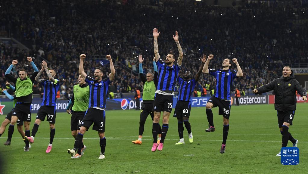 前药厂高层：拜仁仍是衡量一切的标杆；卡尔可到世界杯体验下（前勒沃库森高管：拜仁依旧是各项标准的参照；建议卡尔去世界杯体验一番）