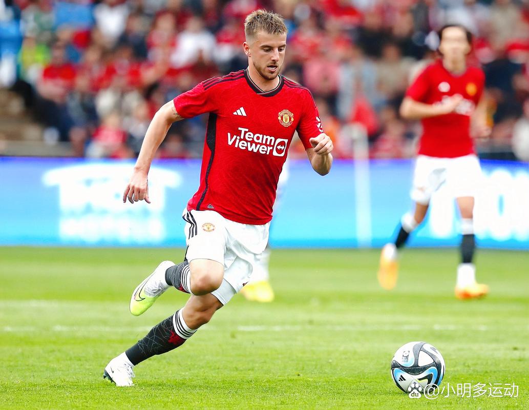 AC米兰在意大利杯1／8决赛中0-1不敌拉齐奥，终结13连胜，遭遇赛季首败。（意大利杯1／8决赛，AC米兰0-1不敌拉齐奥，13连胜止步遭遇赛季首败）