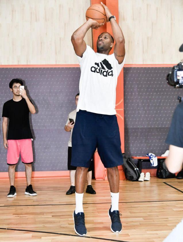 半场战报：科隆0-0圣保利（半场快讯：科隆与圣保利战成0-0）