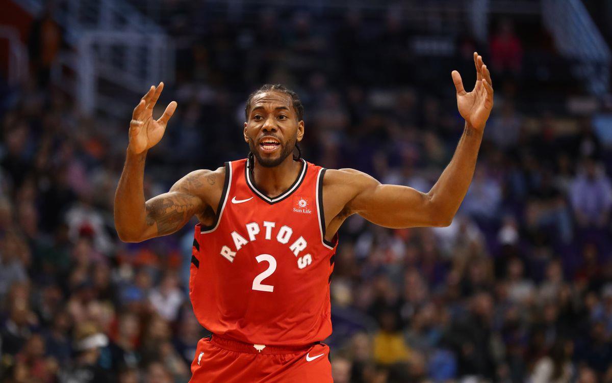 皇马客场对阵阿拉维斯，后防伤病严重，阿隆索面临解雇危机，需尽快取胜以保帅位。（客战阿拉维斯，皇马后防告急；阿隆索帅位危机四伏，唯有速胜自保）