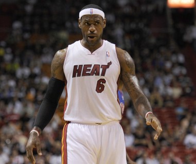 孔蒂：我们的中场只剩洛博特卡和小麦，希望不会再有人受伤（孔蒂：中场仅剩洛博特卡与小麦，盼再无伤兵）