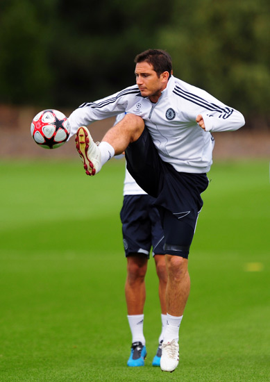 吴少聪纪念足协杯夺冠：很开心来国安第一年就能为冠军做贡献（吴少聪庆祝足协杯捧杯：加盟国安首年就能为冠军出力很开心）