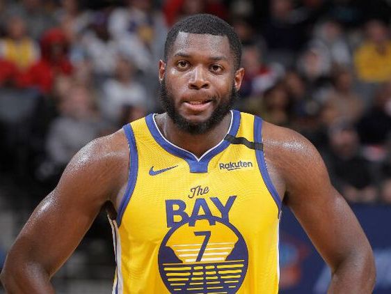 板凳发力！哈克斯替补9中5砍半场最高14分外加4板3助2断（替补火力全开！哈克斯9投5中半场拿下14分并贡献4板3助2断）