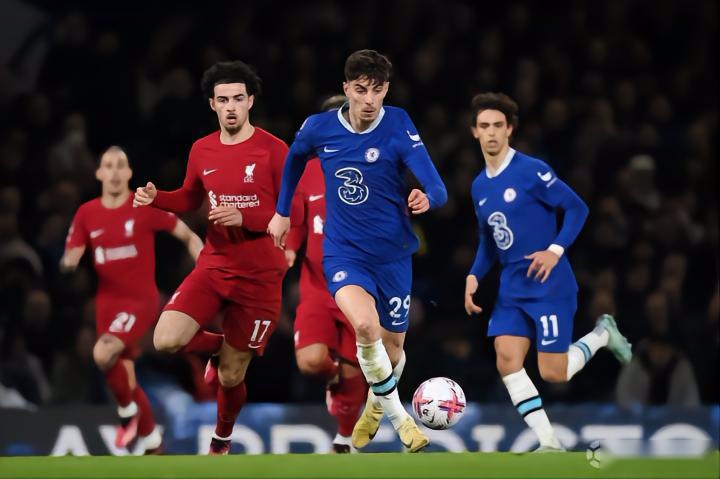 从加马童工到英超银靴：伊戈尔·蒂亚戈，用八粒进球丈量5500英里的苦难与荣耀（八球跨越5500英里：伊戈尔·蒂亚戈从加马童工到英超银靴的苦难与荣光）