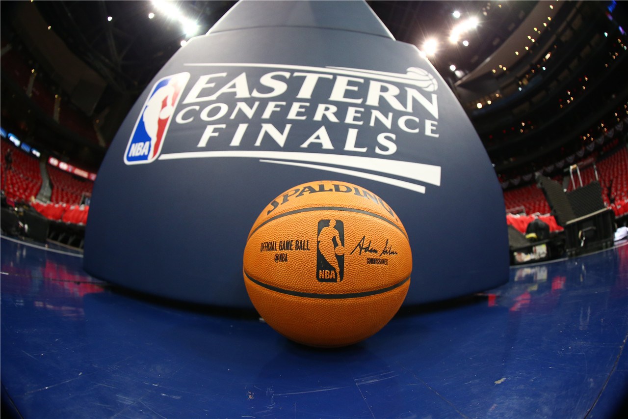 每体：阿劳霍大概率将在周中欧冠继续首发，加西亚代替孔德（每体：阿劳霍有望在周中欧冠继续首发，加西亚将出任孔德的位置）