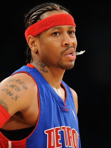 英超前瞻：纽卡斯尔依靠主场抢分，曼城尖刀冲刺百球里程碑（英超前瞻：纽卡主场谋分，曼城锋霸冲击百球大关）