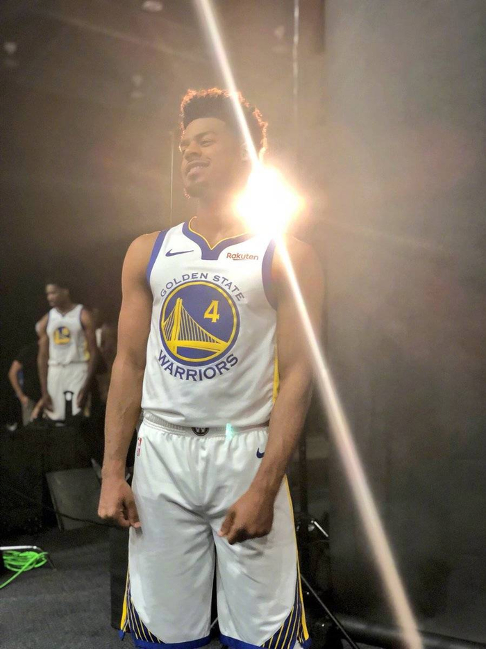 科莫5-1大胜都灵，阿达伊梅开二度，巴图里纳破门（科莫5-1痛击都灵：阿达伊双响，巴图里纳建功）