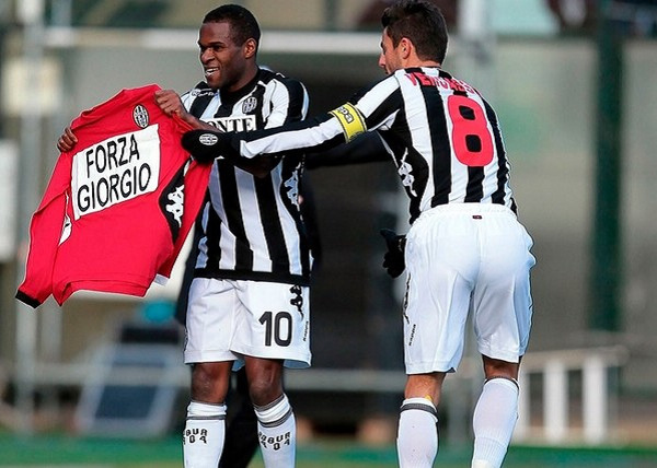 卫报：热刺有意富勒姆左后卫罗宾逊，也会寻找一名攻击型中场（卫报：热刺看中富勒姆左后卫罗宾逊，同时寻觅一名进攻型中场）