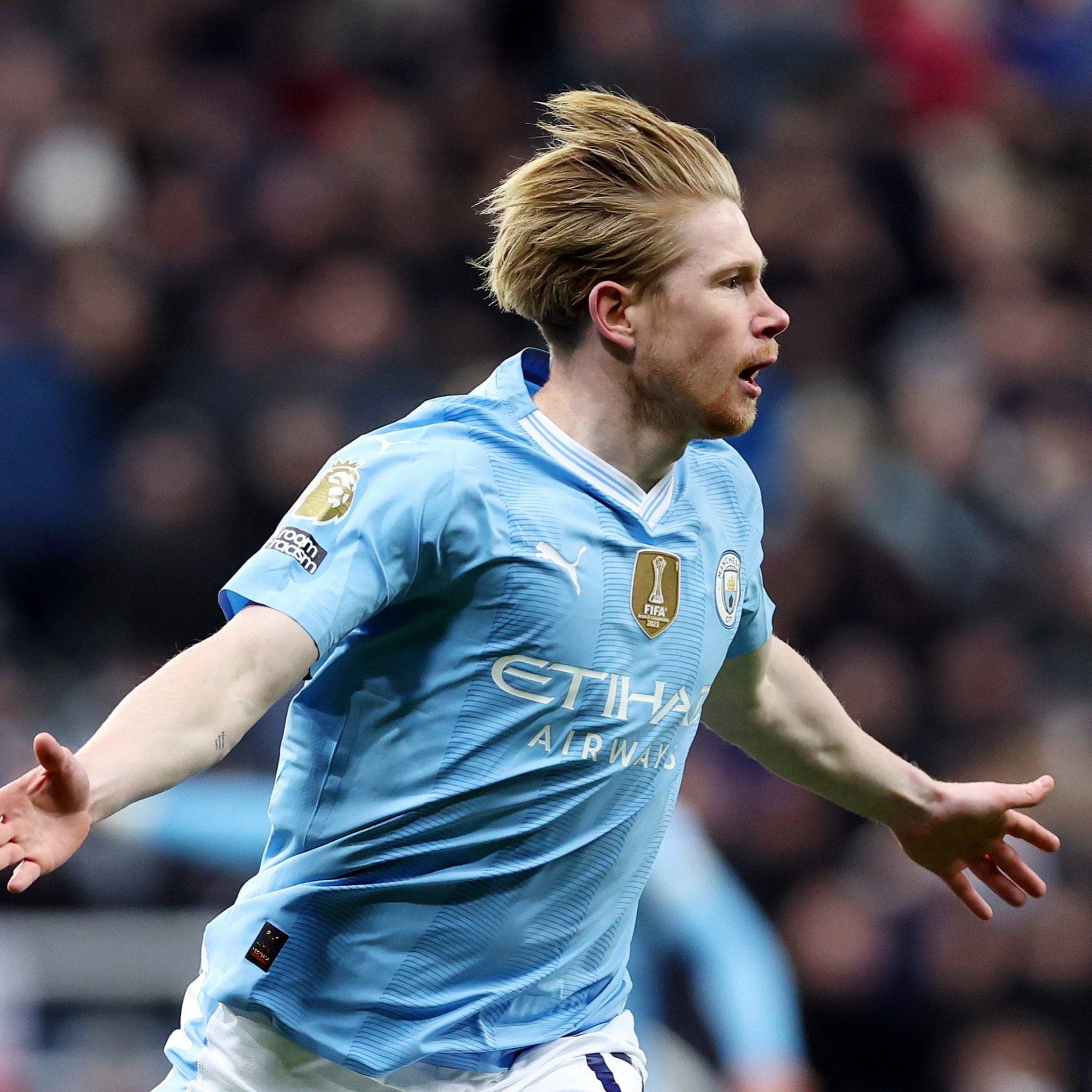 NBA常规赛：独行侠116-126勇士丨英雄惜英雄！克莱赛后与勇士昔日队友一一拥抱场面令人动容（NBA常规赛：勇士126-116击败独行侠，克莱赛后与昔日队友逐一拥抱，英雄相惜令人动容）