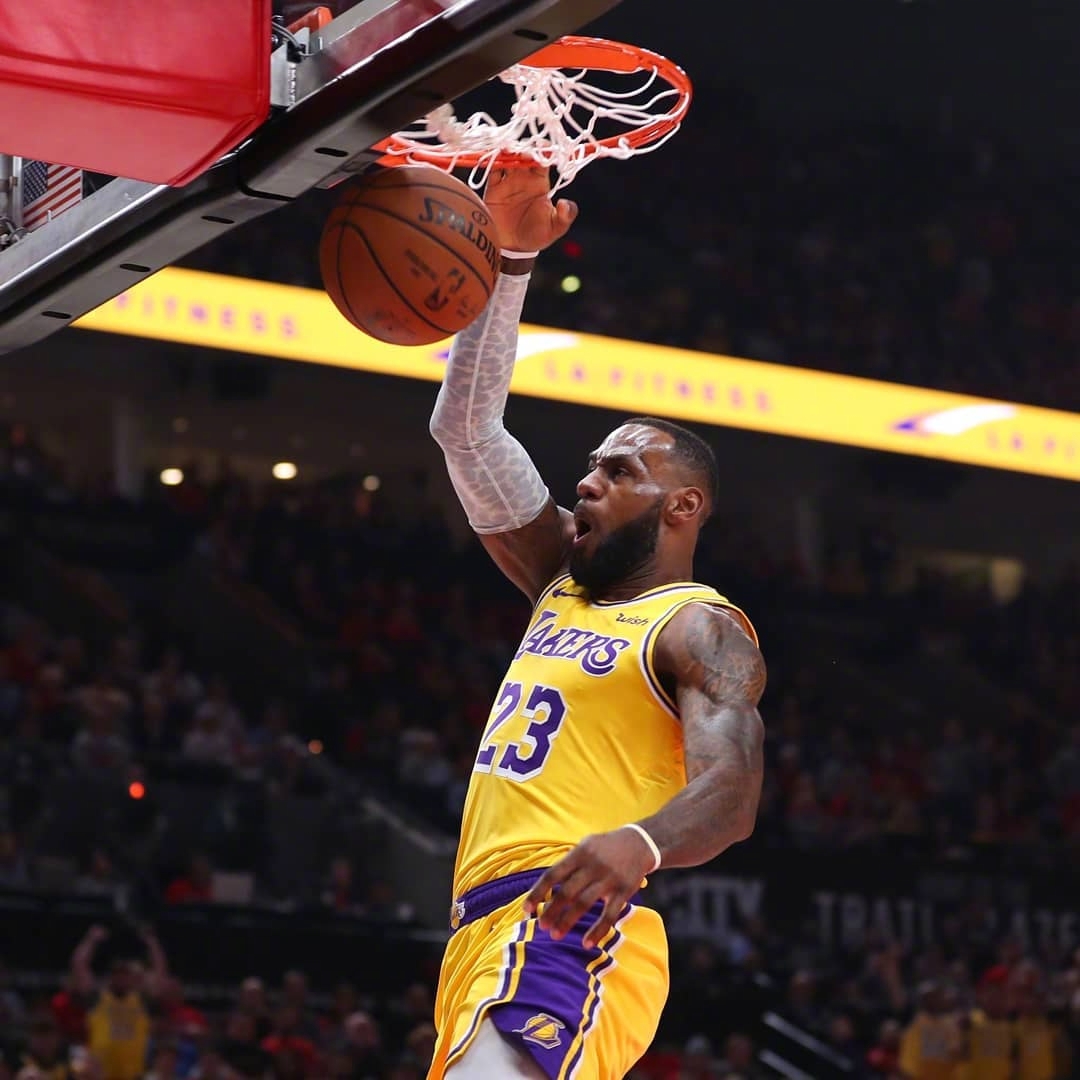 利物浦萨拉赫末段进球险胜热刺（萨拉赫终场破门助利物浦险胜热刺）