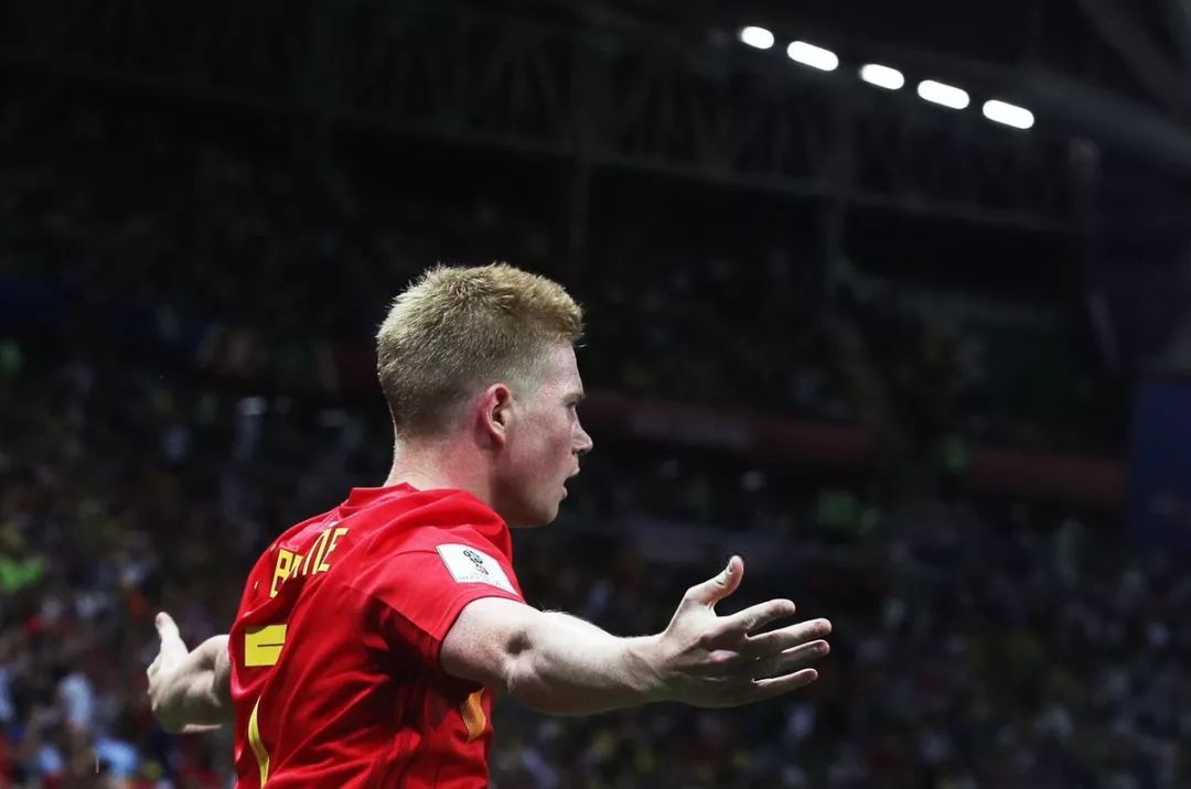 意甲奇妙世界：斯帕莱蒂与孔蒂的角色变换与霍伊伦德的惊艳表现（意甲奇境：斯帕莱蒂与孔蒂的角色切换，霍伊伦德闪耀全场）